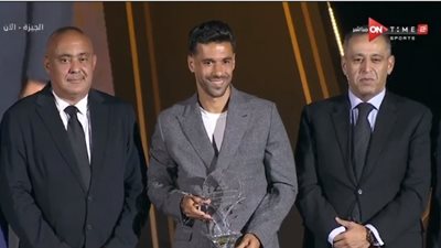 تكريم عبدالله السعيد بجائزة هداف بطولة السوبر المصري