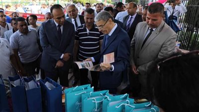 محافظ المنيا يقود مسيرة شبابية احتفالا باليوم العالمي للسياحة