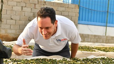 مدير الوكالة الامريكية: محطة إسنا للفرز والتعبئة تخدم 1500 من صغار المزارعين بالأقصر