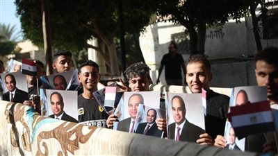 لليوم الرابع.. توافد المواطنين على الشهر العقاري بالقاهرة لتحرير توكيلات تأييد للرئيس السيسي