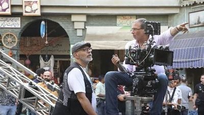 خالد يوسف يحتفل بعيد ميلاده في لوكيشن تصوير فيلم الإسكندراني