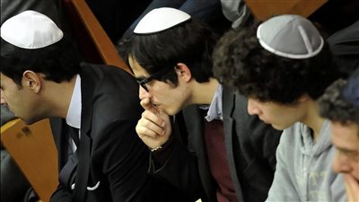 نكات واعتداء جسدي وإهانات.. تقارير: 91% من الطلاب اليهود بفرنسا يتعرضون لتصرفات معادية لانتمائهم لإسرائيل