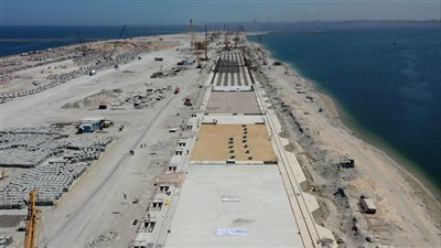 النقل تكشف آخر تطورات أعمال إنشاء محطة الحاويات على رصيف 100 بميناء الدخيلة│ صور