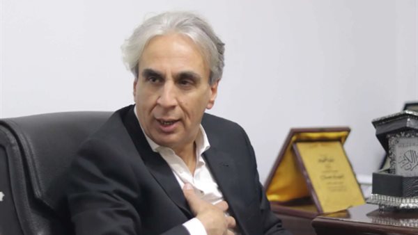 الكاتب الصحفي عبد