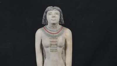 المتحف المصري بالتحرير يعرض تمثالا حجريا لـ زوجة نفر بتاح