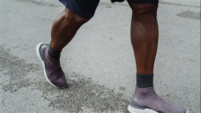 السير 3000 خطوة يوميًا يؤدي إلى خفض ضغط الدم بين كبار السن | دراسة