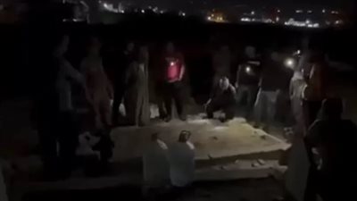 سمعوا صوت طالع منه.. طرق مزعوم بقبر لاجئ سوري بعد 40 يومًا من دفنه بالعراق| فيديو