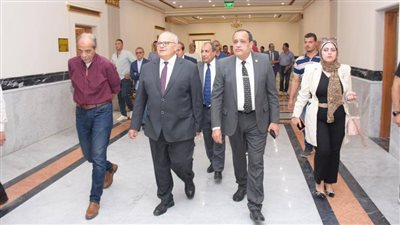 قبل أيام من افتتاحها.. الخشت خلال تفقد جامعة القاهرة الدولية: كانت حلمًا وأصبحت حقيقة |صور 