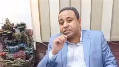 طبيب شارك في ولادة سيدة بقطار الصعيد: الحالة بكرية وكان لازم ننقذها.. ومتوقعتش نتصدر التريند | بث مباشر