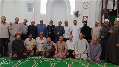 داخل المسجد.. أقباط المنوفية يهنئون المسلمين بالمولد النبوي الشريف| صور