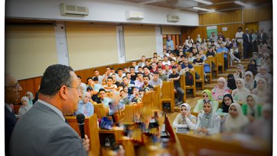 رئيس جامعة الإسكندرية يتفقد سير العملية التعليمية في أول أيام الدراسة 