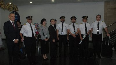 وصول أولى رحلات مصر للطيران من طوكيو إلى القاهرة.. واستقبالها بتقليد رش المياه