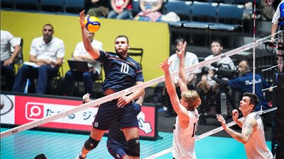 منتخب الطائرة يخسر أمام أمريكا في تصفيات أولمبياد باريس 2024