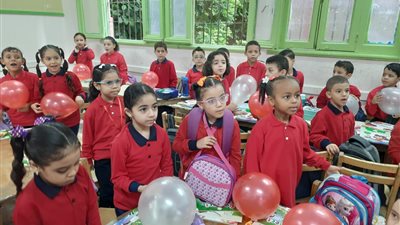 محافظ الإسكندرية يتابع بداية العام الدراسي الجديد في 235 مدرسة بنظام الفترتين ويشدد على حسن استقبال الطلاب