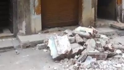 سقوط شرفة عقار على عريس أثناء نقل عفشه في الإسكندرية | بث مباشر