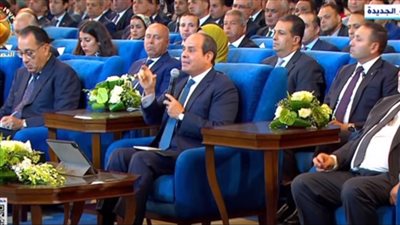 السيسي خلال جلسة الطاقة: ندرس مشروعات محتملة بحجم مليون فدان 