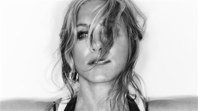 أبرزها شرب المياه بكميات كافية.. نصائح جينيفر أنيستون لتحدي التقدم في السن