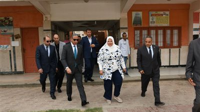 مع بدء العام الدراسي الجديد.. محافظ الفيوم يتابع انتظام العملية التعليمية بالمدارس