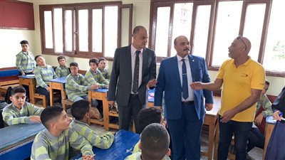 في أول أيام الدراسة.. وكيل تعليم الإسماعيلية يتفقد عددا من المدارس