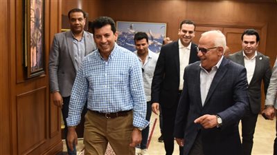 محافظ بورسعيد يستقبل وزير الرياضة على هامش ختام بطولة الجمهورية للشركات | صور