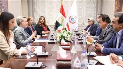 وزير الصحة يناقش مع السفير الإيطالي زيادة الاستثمار في القطاع الصحي وتدريب الكوادر الطبية
