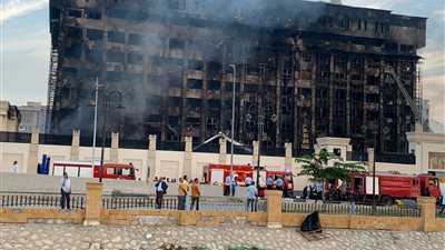  عاجل| وصول وزير الداخلية إلى موقع حريق مديرية أمن الإسماعيلية