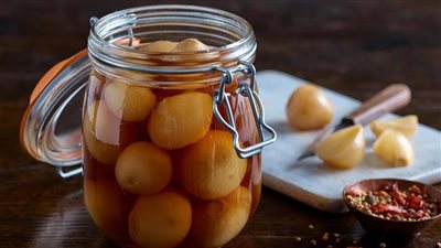 طريقة تخليل البصل الشيف نجلاء.. مقادير على قد الإيد