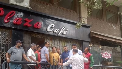 غلق وتشميع كافيه plaza بالمعادي لإدارته دون ترخيص 