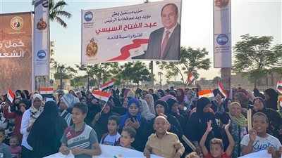 وكأنه يوم العيد.. الآلاف يحتشدون بساحة أبو الحجاج بالأقصر للاحتفال بأكتوبر ودعم الرئيس
