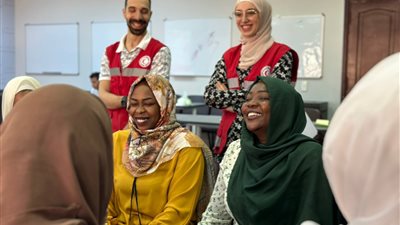 للاجئين والمهاجرين.. الهلال الأحمر ينفذ تدريبًا على الإسعاف الأولي النفسي للمتضررين من الكوارث