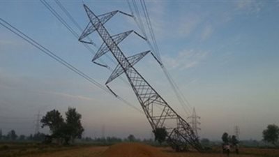 تفاصيل سقوط 6 أبراج أدت لانقطاع الكهرباء في مرسى علم والقصير│خاص