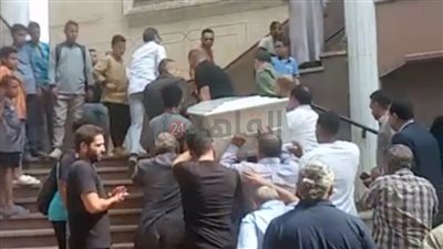 وصول جثمان الدكتور سعد الدين إبراهيم لمسقط رأسه بالدقهلية استعدادًا لدفنه