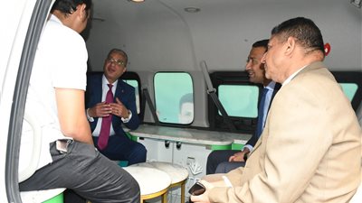 محافظ الفيوم يستقبل فريق حملة الشباب والمناخ.. ويتفقد السيارة الخاصة بالتوعية المناخية