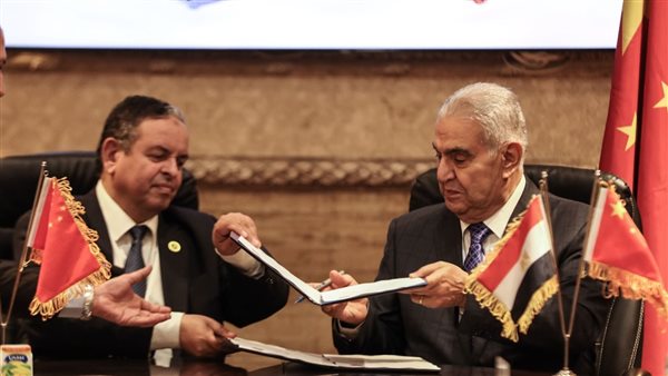 جانب من توقيع بروتوكول