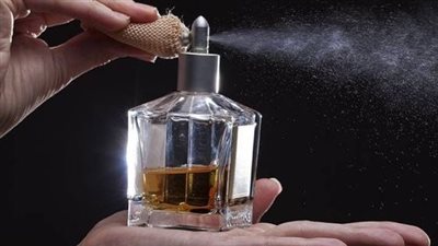 دعاء تنهار من البكاء في دعوى طلاق للضرر: ضربني قدام الناس عشان كسرت إزازة برفان