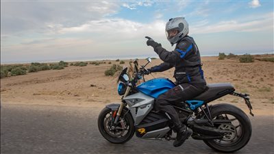  انطلاق الرحلة الاستثنائية للمغامر المصري علي عبده من الأهرامات مرورًا بـ 7 دول عربية | صور 