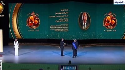 السيسي يكرم عددًا من أبطال حرب أكتوبر في الندوة التثقيفية للقوات المسلحة