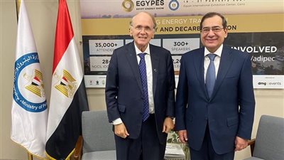 وزير البترول يلتقي نائب رئيس ستاندرد آند بورز لمناقشة مجالات خفض الانبعاثات