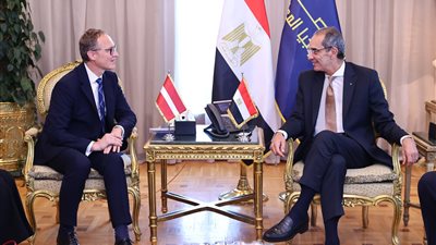 وزير الاتصالات يبحث مع سفير لاتفيا التعاون المشترك