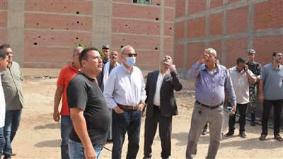 محافظ القليوبية يوقف حالة بناء مخالفة بتقسيم الزهور ببنها ويرفع التشوينات