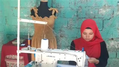 تحول الملابس القديمة لجديدة بأقل الإمكانيات.. إسراء من المنيا: بحلم يكون عندي مصنع للتصدير | بث مباشر
