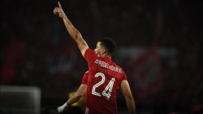 محمد عبد المنعم يعود لقيادة دفاع الأهلي أمام الزمالك في القمة