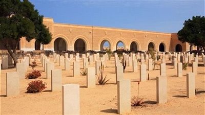 مخدرات ودعارة وسط المقابر.. حبس 7 أشخاص لاتهامهم بالاتجار في المواد المخدرة