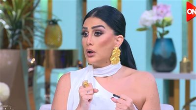 غادة عبد الرازق: بتعالج نفسيًا من 30 سنة.. وقلت لدكتور أنت محتاج حد يعالجك