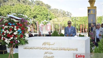 توافد المواطنين على قبر الرئيس الراحل محمد أنور السادات احتفالًا بالذكرى الـ50 لنصر أكتوبر
