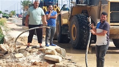 تأمين عودة التيار الكهربائي بمنطقة الكيلو 4 المتضررة من السيول بمطروح