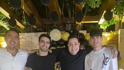 حكيم يحتفل رفقة أبنائه بعيد ميلاده الـ 60