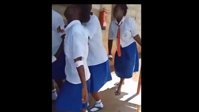 شلل وصعوبة في الحركة.. مرض غامض يصيب عشرات الطالبات بكينيا