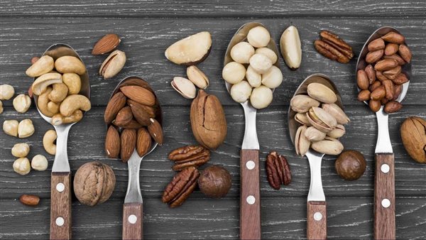 فوائد المكسرات للعظام