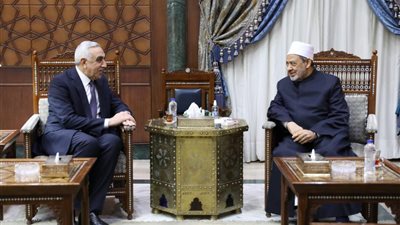 السفير العراقي يستعرض لشيخ الأزهر ترتيبات زيارة العراق